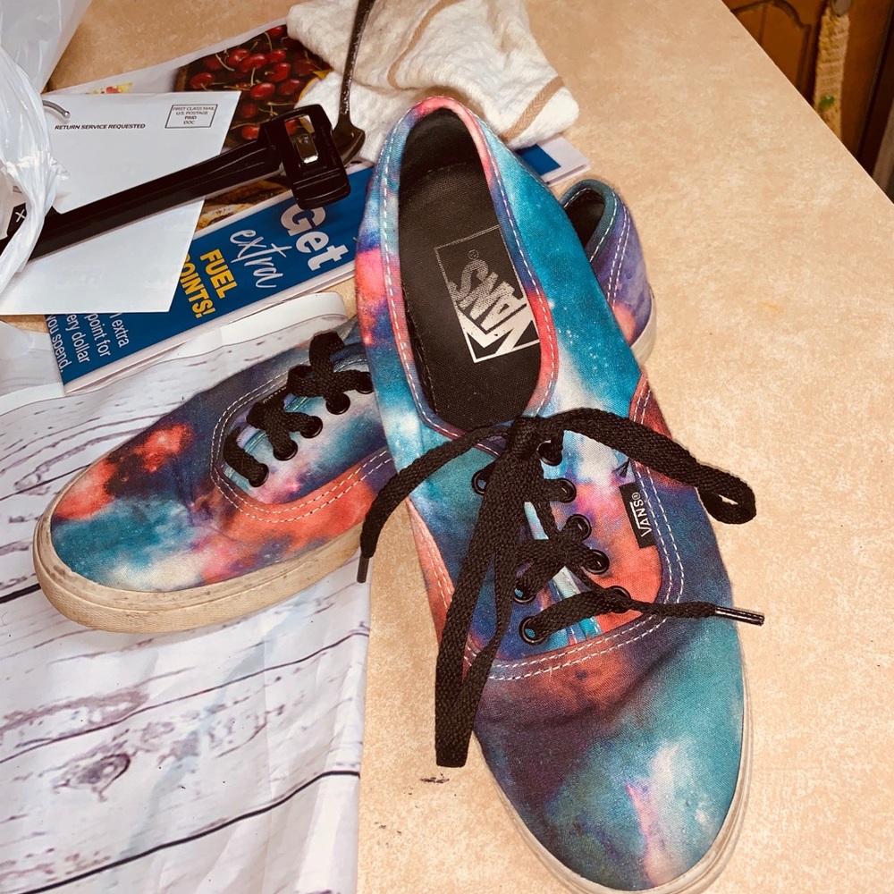 Galaxy vans size women’s 8, men’s 6.5